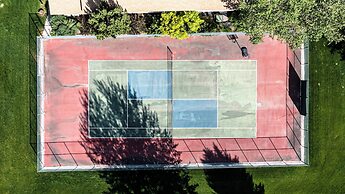 Flying Saddle Resort