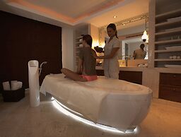 Hilton Luxor Resort & Spa