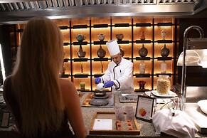Hilton Luxor Resort & Spa