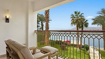 Hilton Luxor Resort & Spa