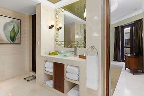 Hilton Luxor Resort & Spa