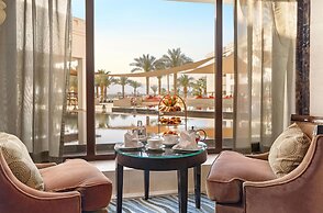 Hilton Luxor Resort & Spa