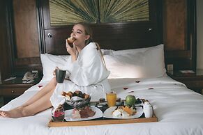 Hilton Luxor Resort & Spa