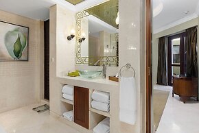 Hilton Luxor Resort & Spa