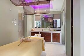 Hilton Luxor Resort & Spa