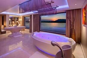 Hilton Luxor Resort & Spa