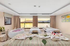 Hilton Luxor Resort & Spa