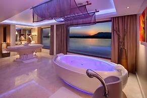 Hilton Luxor Resort & Spa