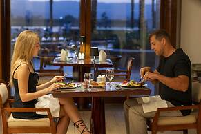 Hilton Luxor Resort & Spa