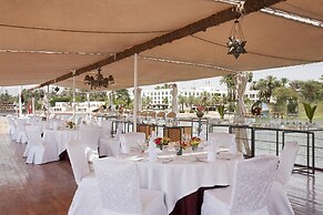 Hilton Luxor Resort & Spa