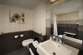 Skybridge Seattle Airport Hotel