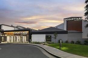 Courtyard by Marriott Bakersfield