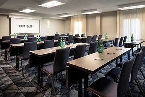 Courtyard by Marriott Bakersfield