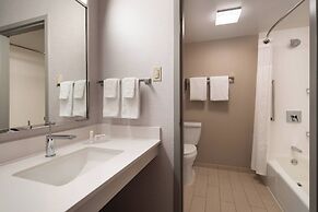 Courtyard by Marriott Bakersfield