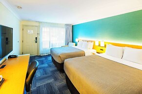 Quality Inn & Suites Garden of the Gulf