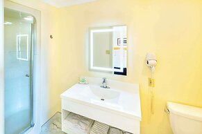 Quality Inn & Suites Garden of the Gulf