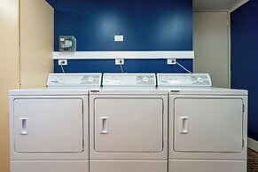 The Lodge Motel, Newman