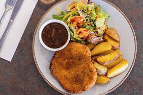 The Lodge Motel, Newman