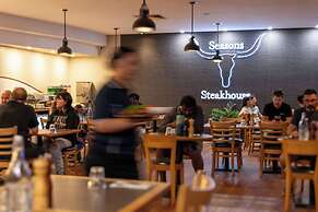 The Lodge Motel, Newman