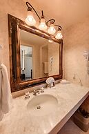 Gaslamp Plaza Suites