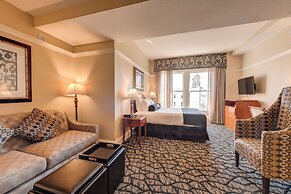 Gaslamp Plaza Suites