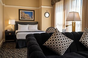 Gaslamp Plaza Suites