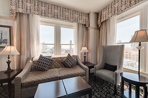 Gaslamp Plaza Suites