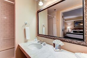 Gaslamp Plaza Suites