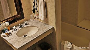 Gaslamp Plaza Suites