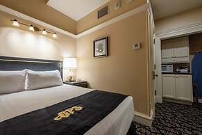 Gaslamp Plaza Suites