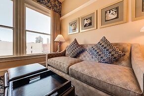 Gaslamp Plaza Suites