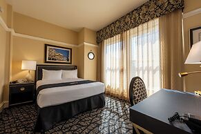 Gaslamp Plaza Suites