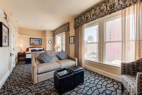 Gaslamp Plaza Suites