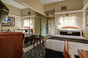 Gaslamp Plaza Suites