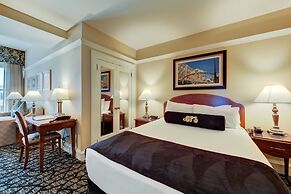 Gaslamp Plaza Suites