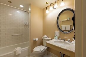 Gaslamp Plaza Suites