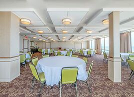 Holiday Inn & Suites Virginia Beach North Beach by IHG