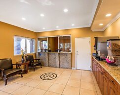 Rodeway Inn & Suites Corona