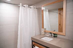 Tunnel Mountain Resort