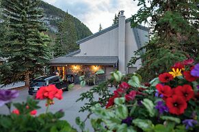 Tunnel Mountain Resort