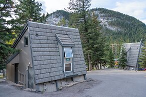 Tunnel Mountain Resort