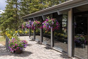 Tunnel Mountain Resort