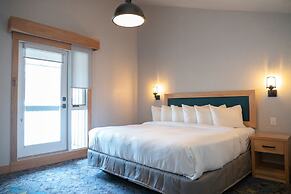 Tunnel Mountain Resort