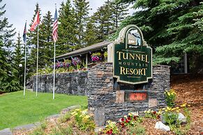 Tunnel Mountain Resort