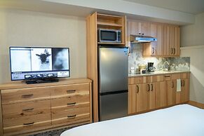 Tunnel Mountain Resort