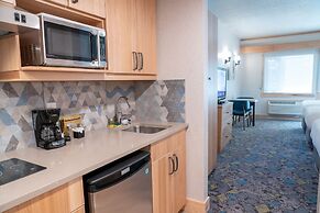 Tunnel Mountain Resort