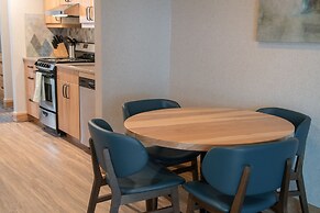 Tunnel Mountain Resort