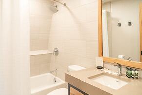 Tunnel Mountain Resort