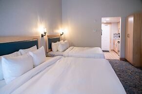 Tunnel Mountain Resort