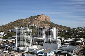 Hotel Grand Chancellor Townsville, Townsville, Australia - Lowest Rate ...